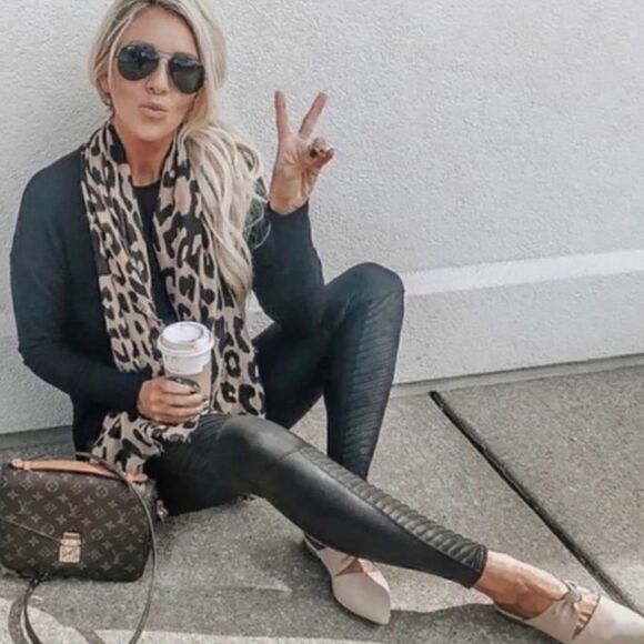 7 For All Mankind Vegan Faux Leather Moto Leggings Pants Bikercore Black size S - Picture 2 of 12